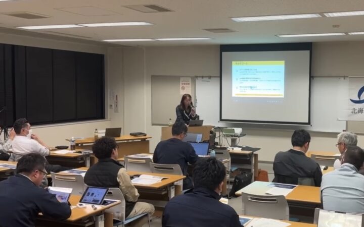 塗装業向けAI×SNS実践セミナーの講義風景